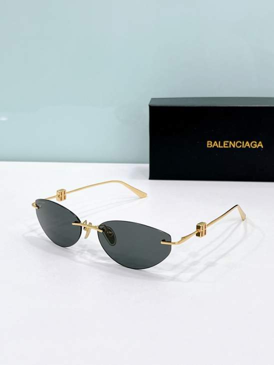 Picture of Balenciaga Sunglasses _SKUfw79568470fw